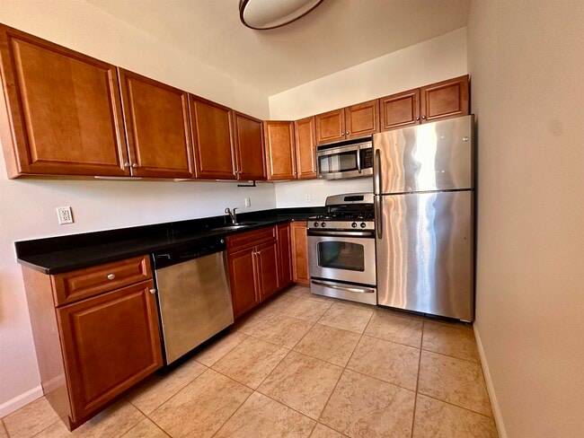 Building Photo - 301 Palisade Ave Unit 1C