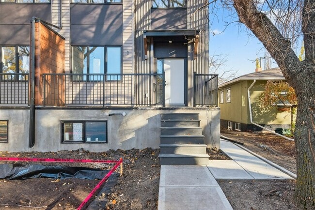 Photo - 10335-10135 135 St NW Unit Upper 4