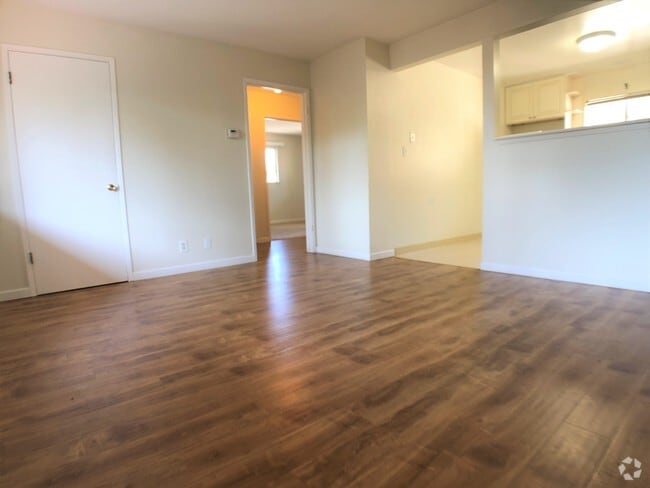 Building Photo - 2255 Shamrock Dr Unit One of the s Rental