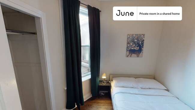 Building Photo - Private bedroom in 3 bed/1.5 bath Home Unit B