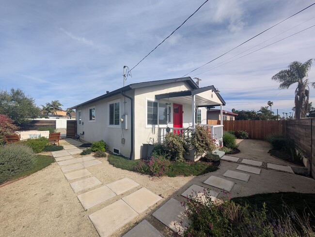 Building Photo - Beautifully Renovated 2 Bedroom in Oceanside!
