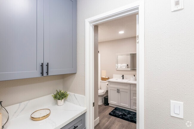 1BR - 1BA, 702SF