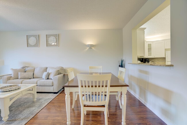 Photo - 200 Uno Lago Dr Unidad 202