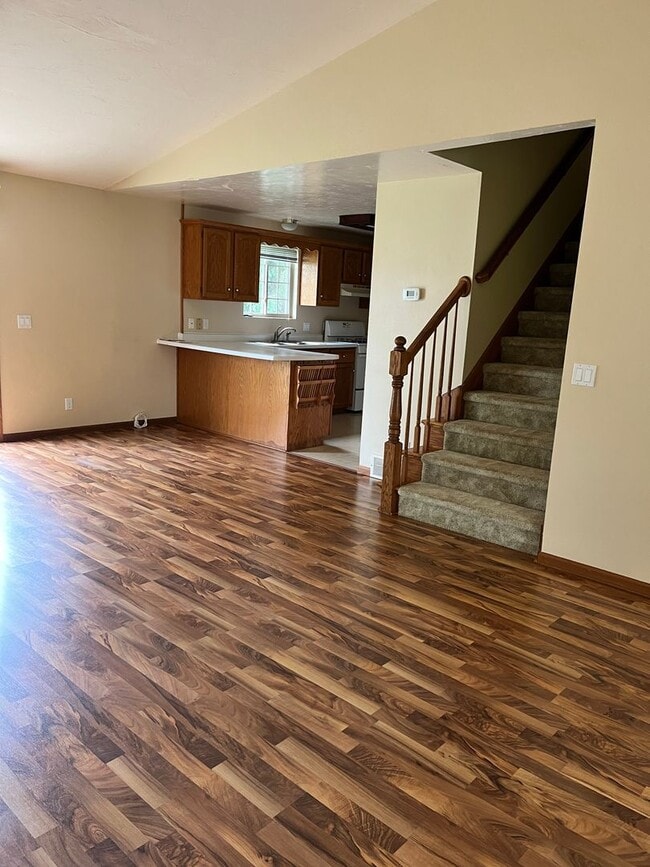 Building Photo - 293-295-295 Desplaine Rd Rental