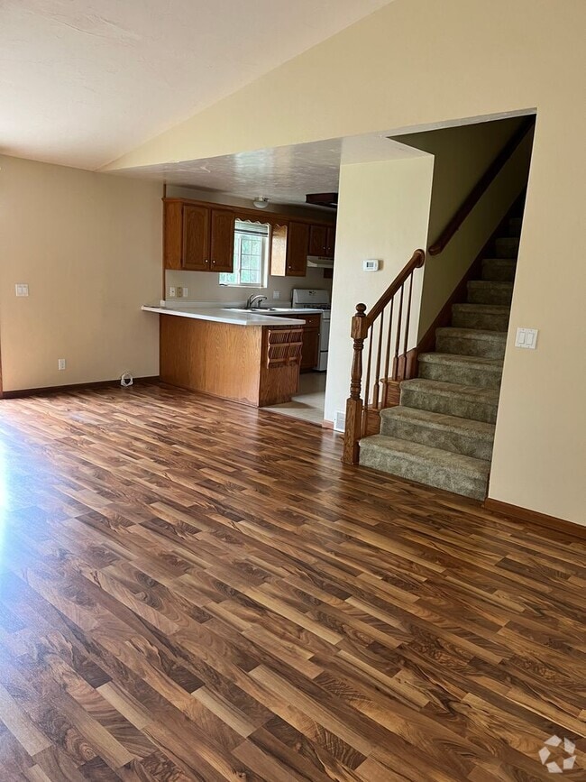 Building Photo - 293-295-295 Desplaine Rd Rental