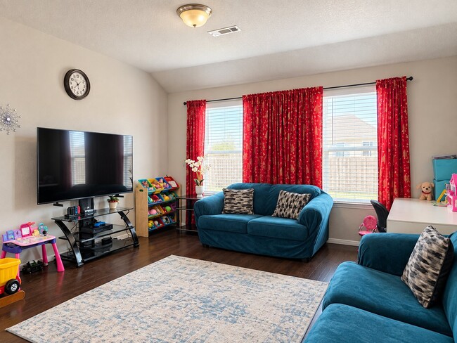 Photo - 885 NW Evans Cir