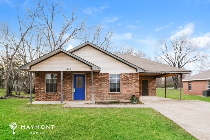 3 Bedroom Brick Home in Terrell, TX - 3 Bedroom Brick Home in Terrell, TX