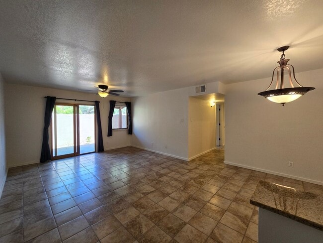 Photo - 601 W San Mateo Rd House