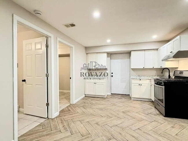 Photo - 172 Seymour Ave Unit side