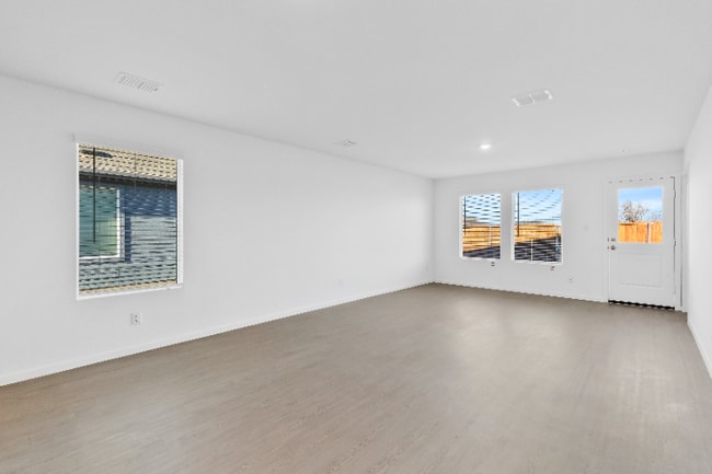 Photo - 3148 Burmese St