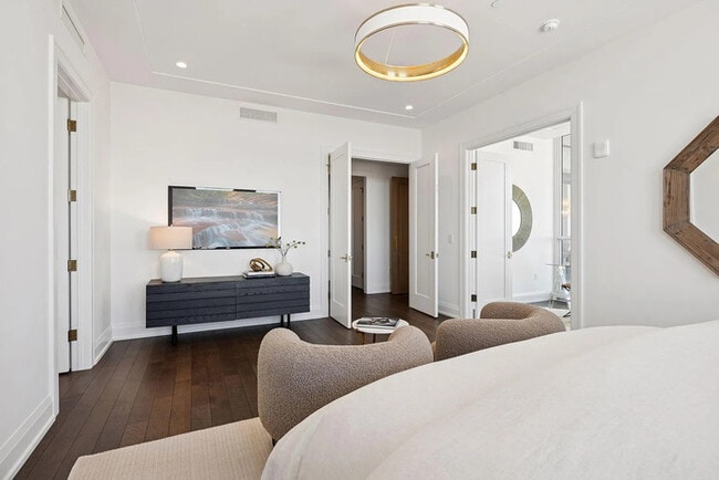 Photo - 1111 W River Pkwy Unit 1111