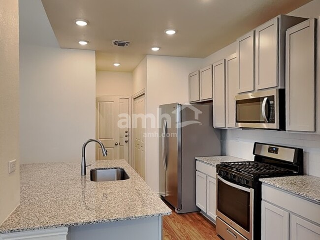 Photo - 2725 Wolfcreek