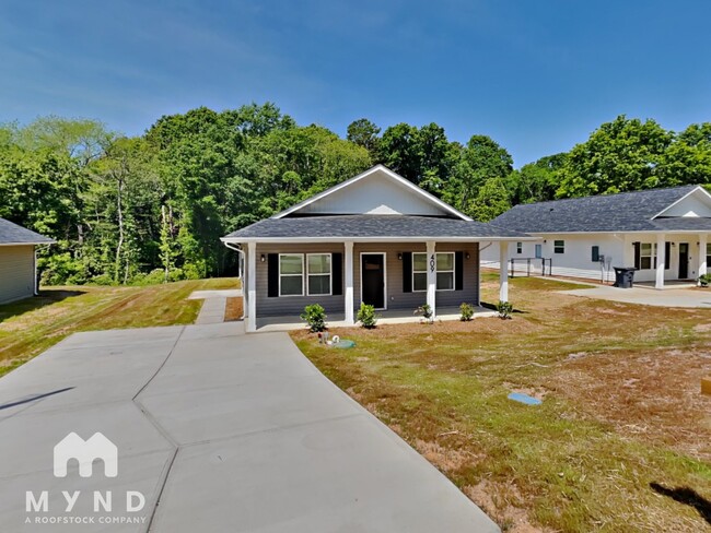 Photo - 409 S Spargo St Casa