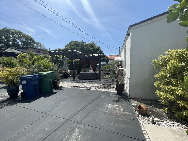 Photo - 200 NE 110th St Unidad 200