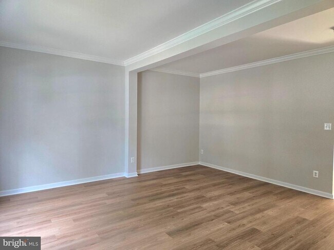 43283 Chokeberry Square