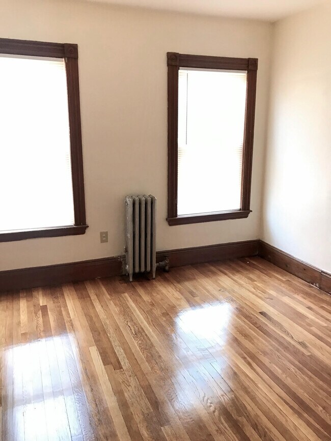 Photo - 336 Centre St