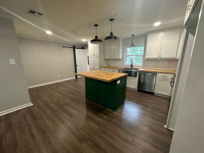 Photo - Gorgeous 3 Bedroom Home