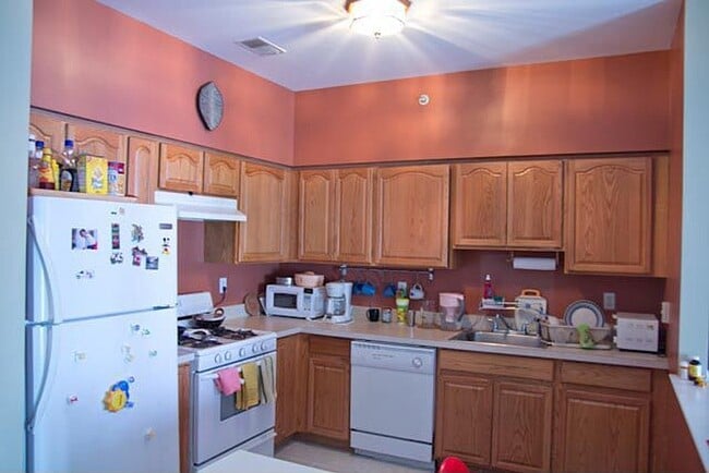 Kitchen - 834 Dominick Ct Unit 834 Dominick Ct