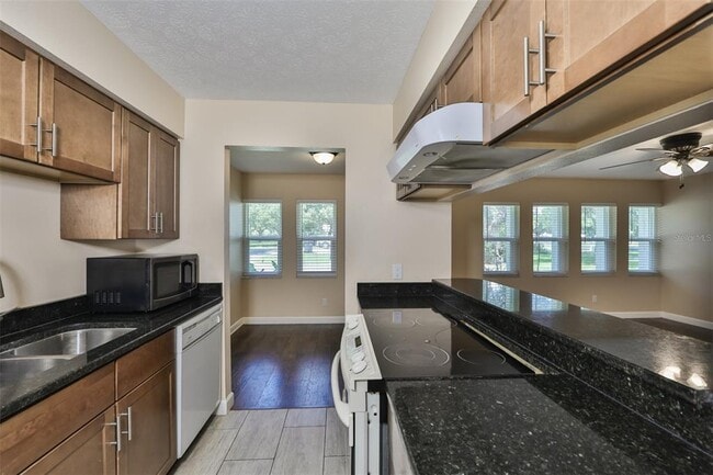Photo - 105 N Kingsway Rd