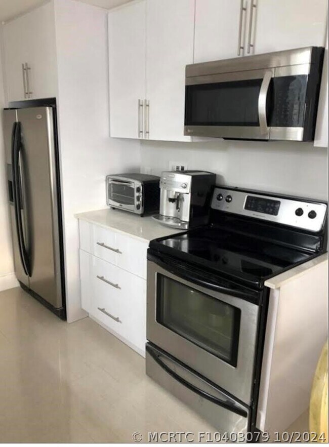 Photo - 900 NE 18th Ave Unit 1201