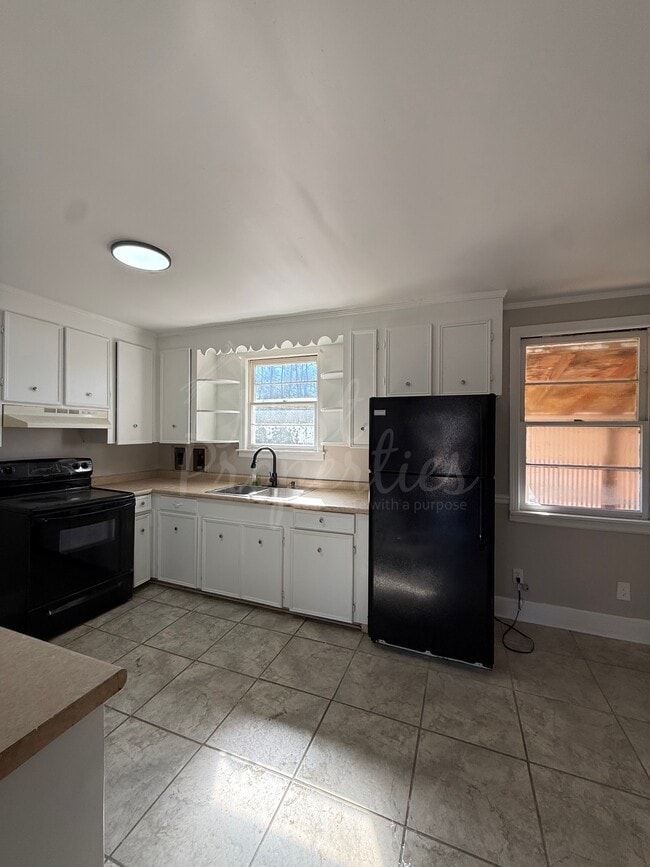 Photo - 921 Woodland Dr