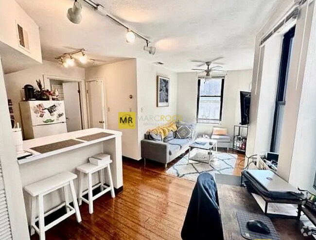 Building Photo - 13 Charter St Unit 2R Rental