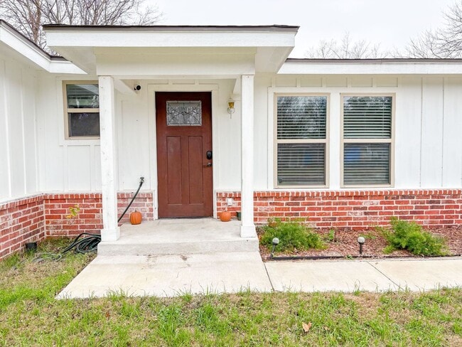 Photo - 110 Brewster St