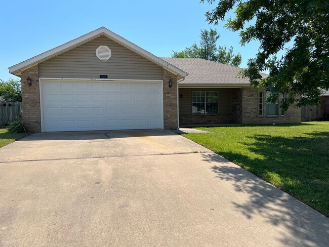 Building Photo - ***520 Walker Street*** Rental