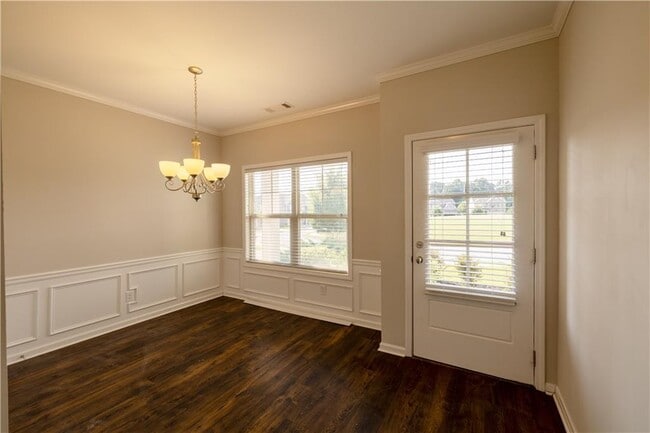 Photo - 221 Winterset Cir
