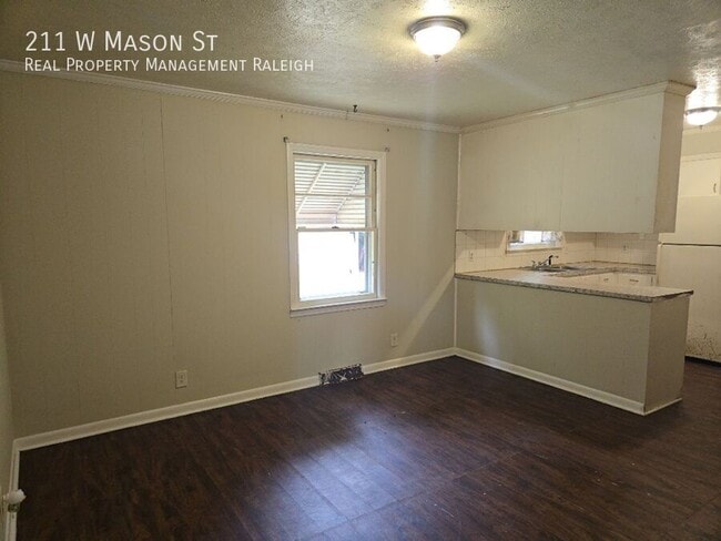 Photo - 211 W Mason St