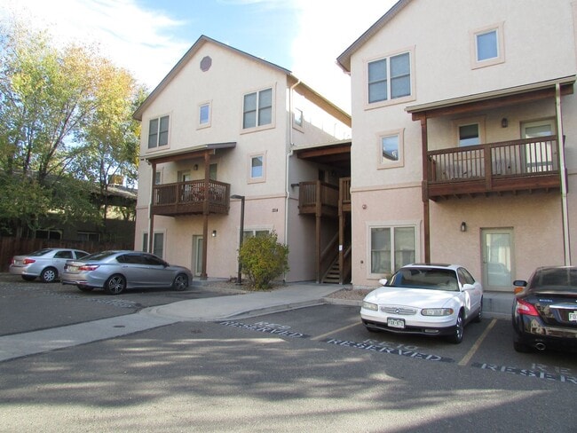 Building Photo - 1214 Walnut Ave Unit 8
