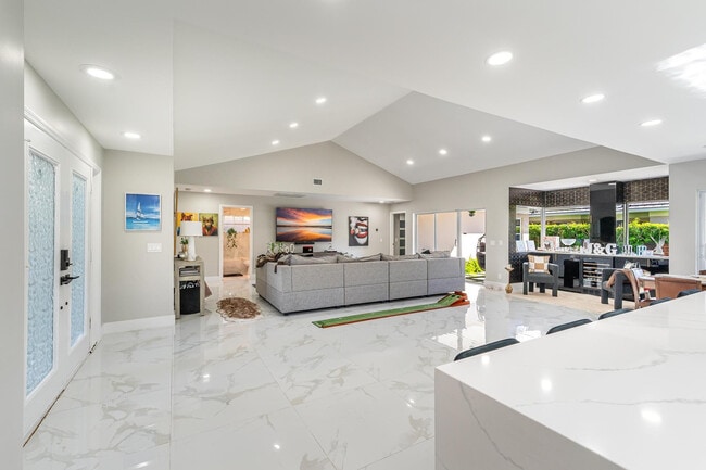 Photo - 154 Coventry Pl