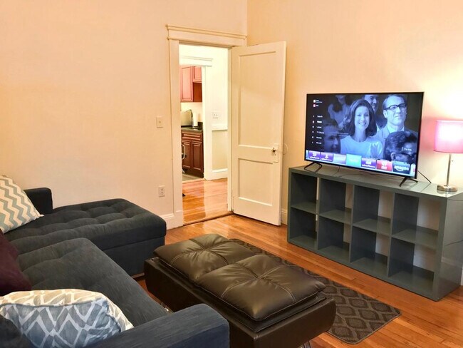 Building Photo - 109 Strathmore Rd Unit ID1355112P