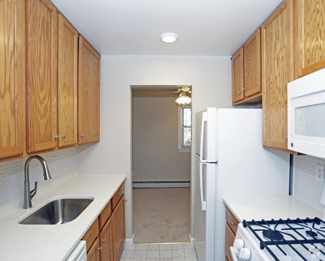 Saddle Brook Apartments