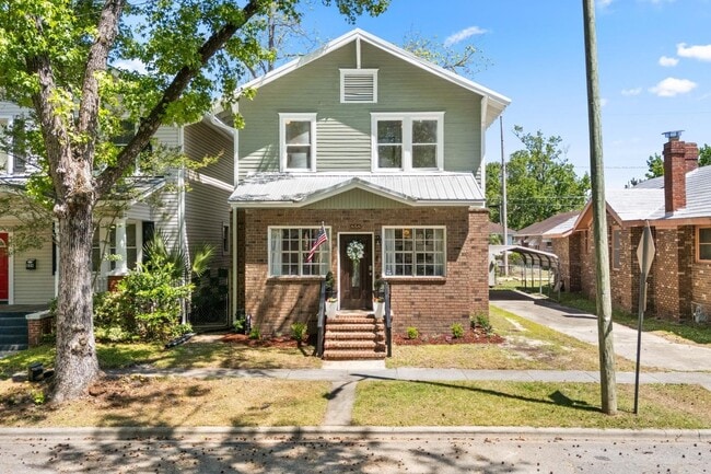 Photo - Charming 3 Bedroom Home Near Downtown Savannah with Flex Room & Fenced Yard