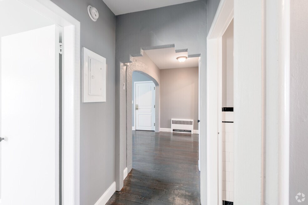 2 BR, 1 BA