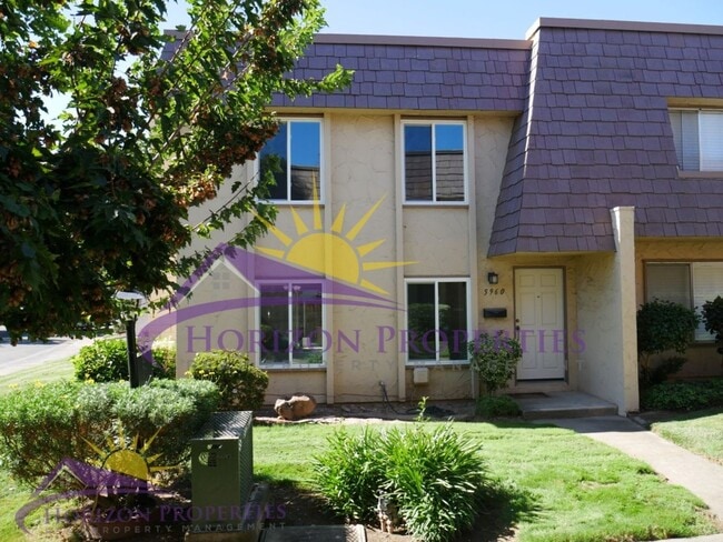 Building Photo - 3 Bed 2.5 Bath 1,380 sqft Townhome in Carm...