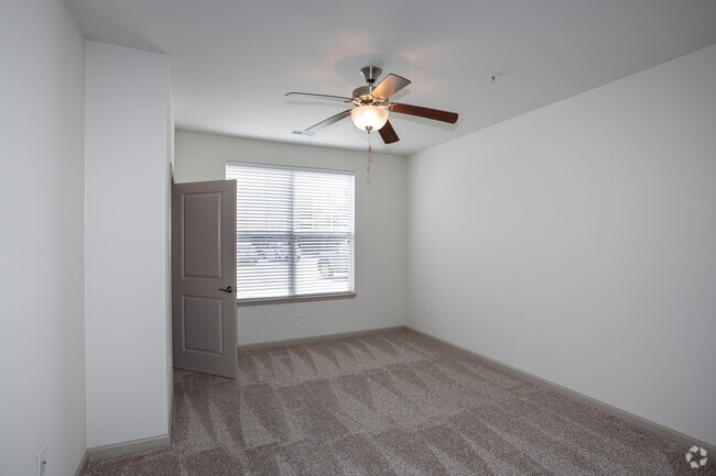 1BR, 1BA - 850 SF