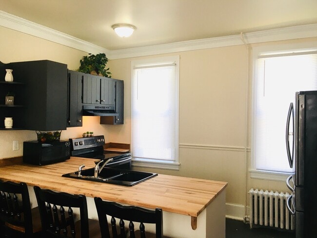 Building Photo - 502 NW Front St Unit A (3BR)