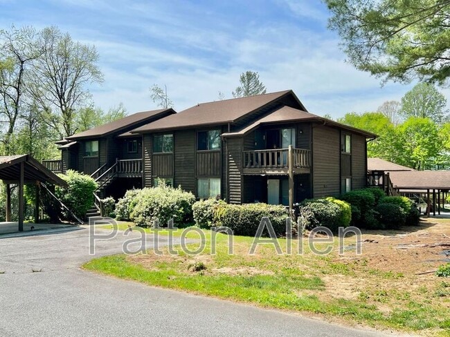 Photo - 530 Courtwood Ln House