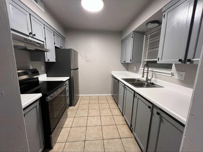 Building Photo - 1229 Lakecrest Dr Rental