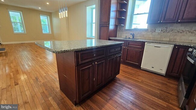 Photo - 130 Rockland Ave