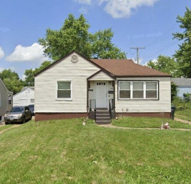 Large 2 bedroom home with Den! - Large 2 bedroom home with Den!