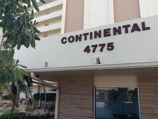 Building Photo - 4775 Cove Cir Unit 1102 Rental