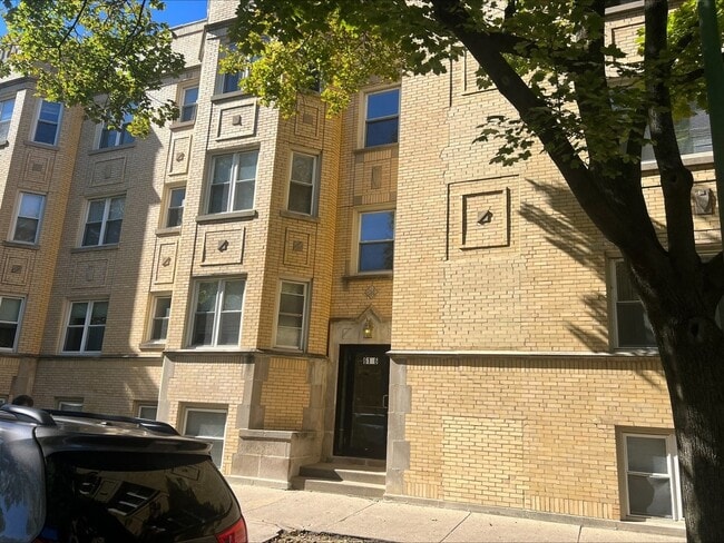 Building Photo - 6176 N Winchester Ave Unit 1 Rental