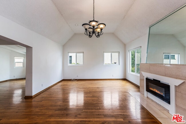 Photo - 459 S Bundy Dr