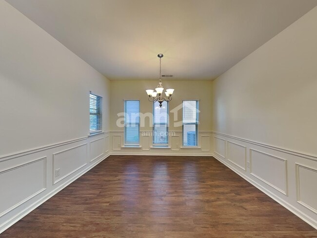 Photo - 1522 Balvaird Dr SE