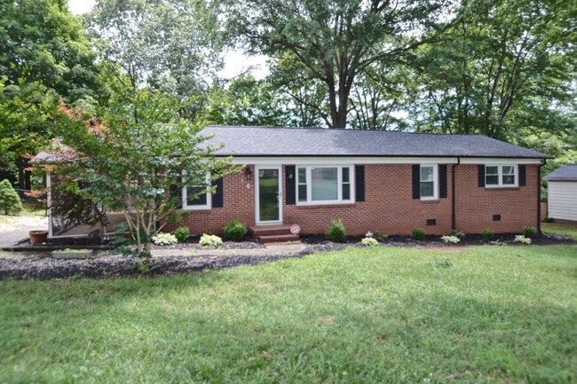 Building Photo - Beautifully updated brick ranch in great l... Rental