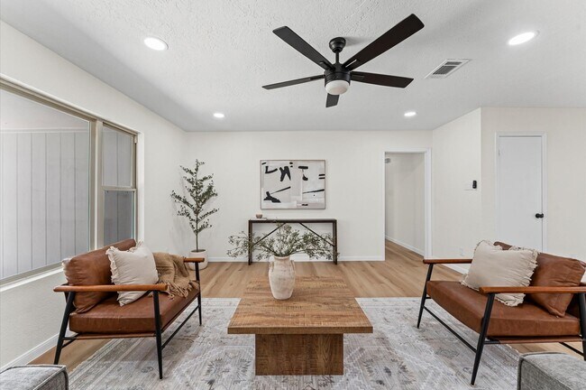 Photo - 2914 Riata Ln