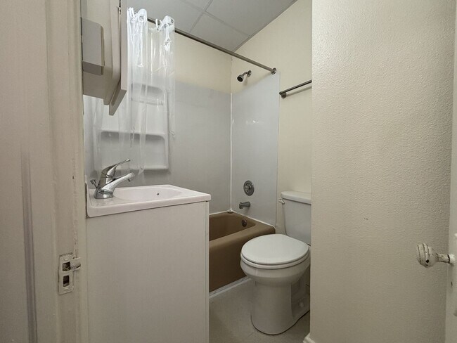 Photo - 117 N Main St Unidad 3